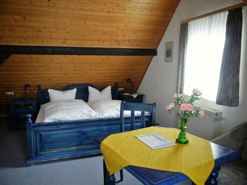 Hotel-Gasthof-Destille-Eisenbahn Mosbach  Eksteriør billede
